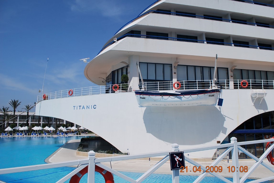 imagini hotel TITANIC LARA
